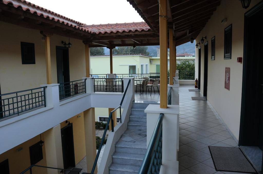 Costa-Rini Hotel Leonídion Quarto foto